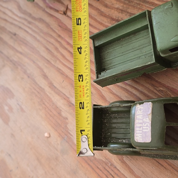 Vintage 2 army Trucks + army figure Mix lot 1960s Toys - Picture 10 of 11